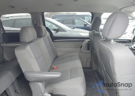 2010 Volkswagen Routan S z USA, uszkodzony, nr VIN 2V4RW4D13AR237272